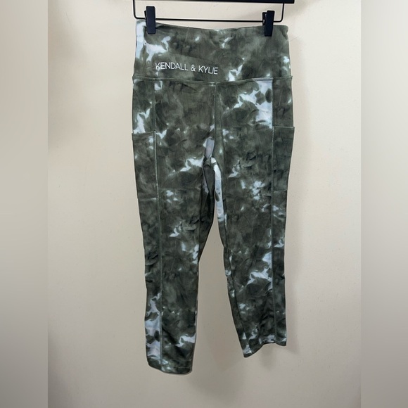Kendall & Kylie Women's Green Tie Dye High Rise Cropped Leggings Size Small - Picture 1 of 9